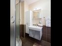 Ferienhaus Andre - swimming pool H(6+2) Nerezisca - Insel Brac  - Kroatien - H(6+2): Badezimmer mit Toilette