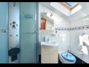 Ferienhaus Niksi - with pool: H(8+4) Skrip - Insel Brac  - Kroatien - H(8+4): Badezimmer mit Toilette