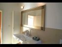 Ferienwohnungen Apartmani Oh La La - terrace A1(4), A2(2) Supetar - Insel Brac  - Ferienwohnung - A2(2): Badezimmer mit Toilette