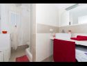 Ferienwohnungen Duga - beachfront & seaview : A1(4+1), A2(4+1) Okrug Gornji - Insel Ciovo  - Ferienwohnung - A2(4+1): Badezimmer mit Toilette