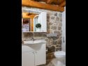 Ferienhaus Three holiday homes: H1 Azur (4), H2 Wood (4), H3 Ston (4+2) Orebic - Halbinsel Peljesac  - Kroatien - H2 Wood (4): Badezimmer mit Toilette