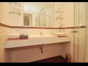 Ferienwohnungen Martin - modern: A2(4), A3(4), A4(4) Rovinjsko Selo (Rovinj) - Istrien  - Ferienwohnung - A4(4): Badezimmer mit Toilette