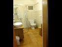 Ferienwohnungen Luka A1(4), A2(4) Vrbnik - Insel Krk  - Ferienwohnung - A1(4): Badezimmer mit Toilette