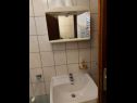 Ferienwohnungen Supec - near the sea: A1(4), A2(4) Vrbnik - Insel Krk  - Ferienwohnung - A2(4): Badezimmer mit Toilette