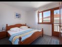 Ferienwohnungen Ante M - 100 m from beach: A1(4+2), A2(4+2), C3(2) Brela - Riviera Makarska  - Ferienwohnung - A1(4+2): Schlafzimmer