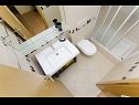 Ferienwohnungen Gianni - modern & great location: SA1(2), A2(2+2), A3(2+2) Makarska - Riviera Makarska  - Ferienwohnung - A3(2+2): Badezimmer mit Toilette