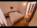 Ferienwohnungen Cobra - excellent location: A1(2+2), SA2(2+1), A4(4+2) Tucepi - Riviera Makarska  - Ferienwohnung - A4(4+2): Schlafzimmer