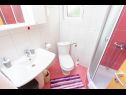 Ferienhaus Tonci - comfortable & surrounded by nature: H(8+2) Tucepi - Riviera Makarska  - Kroatien - H(8+2): Badezimmer mit Toilette