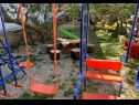 Ferienwohnungen Antisa - with playground: A1 jug(4+1), A2 sjever(4) Tucepi - Riviera Makarska  - Kinderspielplatz