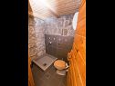 Ferienhaus Mario - with pool: H(6+2) Gata - Riviera Omis  - Kroatien - H(6+2): Badezimmer mit Toilette