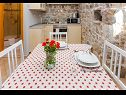 Ferienhaus Gor - free WiFi H(2+1) Gata - Riviera Omis  - Kroatien - H(2+1): Küche und Speisezimmer