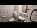Ferienwohnungen Davor - with parking; A2(2+2), A5(2+2), A6(2+2), A7(2), A8(6) Zdrelac - Insel Pasman  - Studio-Ferienwohnung - A7(2): Badezimmer mit Toilette