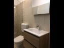 Ferienwohnungen und Zimmer Mila - yard: A1(4+1), R1(2+1), R2(2) Supetarska Draga - Insel Rab  - Ferienwohnung - A1(4+1): Badezimmer mit Toilette