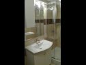 Ferienwohnungen Damir A1(2+2) Sibenik - Riviera Sibenik  - Ferienwohnung - A1(2+2): Badezimmer mit Toilette