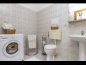 Ferienwohnungen Jurmar - with terrace : A1(4+2)  Split - Riviera Split  - Ferienwohnung - A1(4+2) : Badezimmer mit Toilette