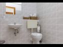 Ferienwohnungen Jurmar - with terrace : A1(4+2)  Split - Riviera Split  - Ferienwohnung - A1(4+2) : Badezimmer mit Toilette