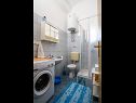 Ferienwohnungen VV A1(2+1), A2(5), A3(7) Seget Vranjica - Riviera Trogir  - Ferienwohnung - A2(5): Badezimmer mit Toilette