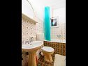 Ferienwohnungen VV A1(2+1), A2(5), A3(7) Seget Vranjica - Riviera Trogir  - Ferienwohnung - A3(7): Badezimmer mit Toilette