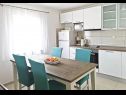 Ferienwohnungen Garden - sea view: A1(4) Sevid - Riviera Trogir  - Ferienwohnung - A1(4): Küche und Speisezimmer