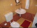 Ferienwohnungen und Zimmer Jare - in old town R1 zelena(2), A2 gornji (2+2) Trogir - Riviera Trogir  - Badezimmer mit Toilette