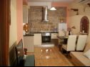 Ferienwohnungen und Zimmer Jare - in old town R1 zelena(2), A2 gornji (2+2) Trogir - Riviera Trogir  - Küche und Speisezimmer