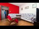 Ferienwohnungen Bepoto- family apartment with terrace A1(4+1) Trogir - Riviera Trogir  - Ferienwohnung - A1(4+1): Tagesaufenthaltsraum