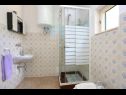 Ferienhaus Holiday Home Josko - 50 m from beach: H(6) Vinisce - Riviera Trogir  - Kroatien - H(6): Badezimmer mit Toilette