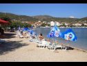 Ferienwohnungen Mari - barbecue: A1Lile (4), A2Lile (2+2) Vinisce - Riviera Trogir  - Strand