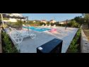 Ferienwohnungen Marino - with parking : A1(4+2), A2(4+2) Vinisce - Riviera Trogir  - Pool