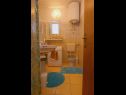 Ferienwohnungen Tin - comfortable apartment near beach: A1 (4) Ugljan - Insel Ugljan  - Ferienwohnung - A1 (4): Badezimmer mit Toilette