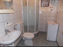 Ferienhaus Bugi - free parking H(8+2) Bibinje - Riviera Zadar  - Kroatien - H(8+2): Badezimmer mit Toilette