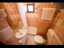 Ferienwohnungen Vesna - 200 m from beach A1(2), SA2(2), A3(2) Bibinje - Riviera Zadar  - Studio-Ferienwohnung - SA2(2): Badezimmer mit Toilette