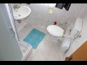 Ferienwohnungen Ivan - 300 m from sea: A3(2), A4(2), SA5(2), A6(2) Nin - Riviera Zadar  - Ferienwohnung - A3(2): Badezimmer mit Toilette