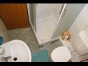 Ferienwohnungen Ivan - 300 m from sea: A3(2), A4(2), SA5(2), A6(2) Nin - Riviera Zadar  - Ferienwohnung - A4(2): Badezimmer mit Toilette