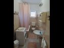 Ferienwohnungen Slava - private parking: A1(6+1) Nin - Riviera Zadar  - Ferienwohnung - A1(6+1): Badezimmer mit Toilette