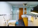 Ferienwohnungen Secret Garden A2(2+2), A4(2+2) Razanac - Riviera Zadar  - Ferienwohnung - A2(2+2): Badezimmer mit Toilette