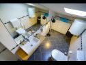 Ferienwohnungen Secret Garden A2(2+2), A4(2+2) Razanac - Riviera Zadar  - Ferienwohnung - A2(2+2): Badezimmer mit Toilette