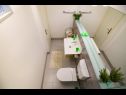 Ferienwohnungen Secret Garden A2(2+2), A4(2+2) Razanac - Riviera Zadar  - Ferienwohnung - A4(2+2): Badezimmer mit Toilette