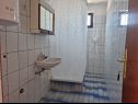Zimmer Mat - 300 m from sea: R1(2), R3(3), R4(3) Vir - Riviera Zadar  - Zimmer - R4(3): Badezimmer mit Toilette