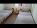 Ferienwohnungen Vanja - terrace & BBQ A1(4+2), A2(4+1) Vir - Riviera Zadar  - Ferienwohnung - A1(4+2): Schlafzimmer