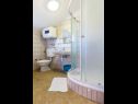 Ferienwohnungen Ivan Z2 - 250 m from beach: A2(4) Zadar - Riviera Zadar  - Ferienwohnung - A2(4): Badezimmer mit Toilette