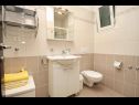 Ferienwohnungen Eddie - great location & comfor: A1(4), A2(4), A3(4), A4(4) Zadar - Riviera Zadar  - Ferienwohnung - A1(4): Badezimmer mit Toilette