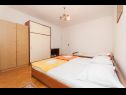 Ferienwohnungen Zri - low-cost and spacious: A1(6+2) Biograd - Riviera Biograd  - Ferienwohnung - A1(6+2): Schlafzimmer