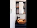 Ferienwohnungen Korni - comfortable A1(8) Biograd - Riviera Biograd  - Ferienwohnung - A1(8): Badezimmer mit Toilette