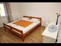 Ferienwohnungen Ivo - relaxing & comfortable: A1(4+1) Vrgada (Insel Vrgada) - Riviera Biograd  - Ferienwohnung - A1(4+1): Schlafzimmer