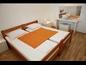 Ferienwohnungen Ivo - relaxing & comfortable: A1(4+1) Vrgada (Insel Vrgada) - Riviera Biograd  - Ferienwohnung - A1(4+1): Schlafzimmer