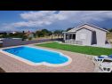 Ferienhaus Nane Garden - house with pool : H(4+1) Mirca - Insel Brac  - Kroatien - Hof