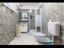 Ferienwohnungen Brane - Economy Apartments: A1(4), A2(2) Postira - Insel Brac  - Ferienwohnung - A1(4): Badezimmer mit Toilette