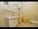 Ferienwohnungen Brane - Economy Apartments: A1(4), A2(2) Postira - Insel Brac  - Ferienwohnung - A2(2): Badezimmer mit Toilette