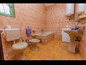 Ferienwohnungen Vinko - 80 m from beach: A1(4+2), A2(4+2) Okrug Gornji - Insel Ciovo  - Ferienwohnung - A1(4+2): Badezimmer mit Toilette